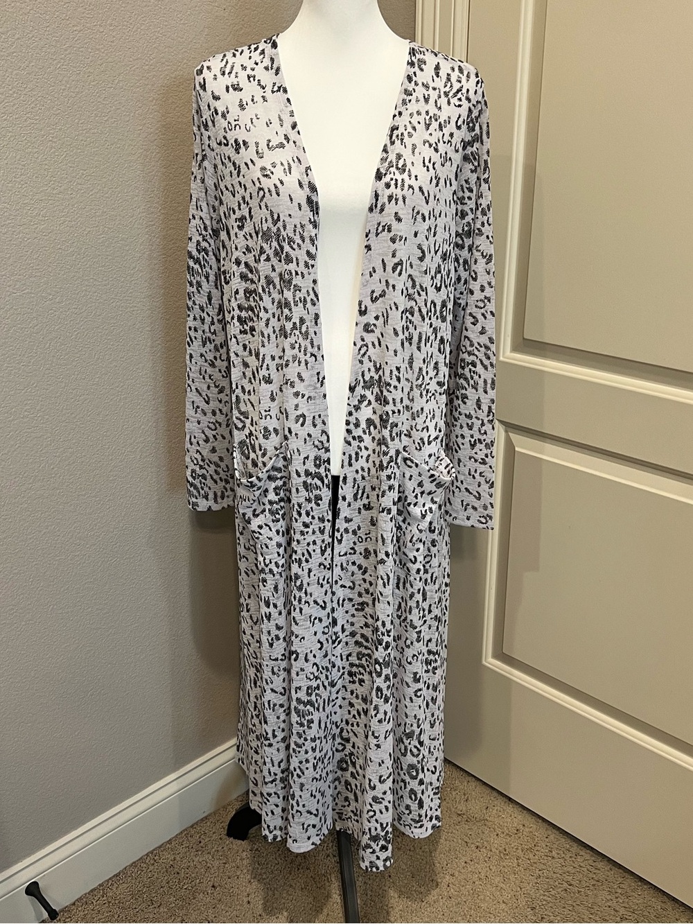 LuLaRoe Sarah - Snow Leopard Print